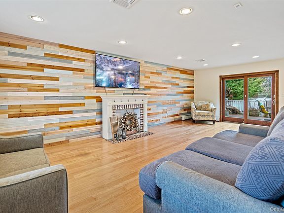 5th image of 303 Sherbrooke Road