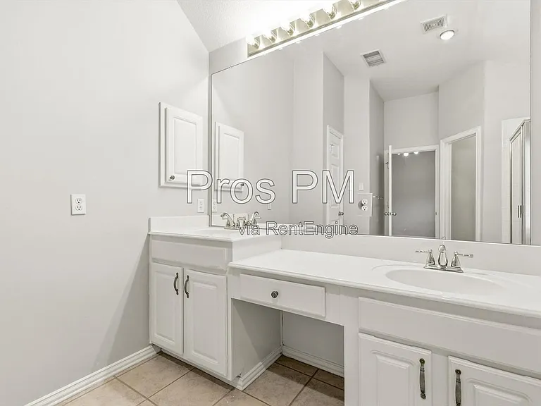 2921 Meadow Glen Dr — Photo 22