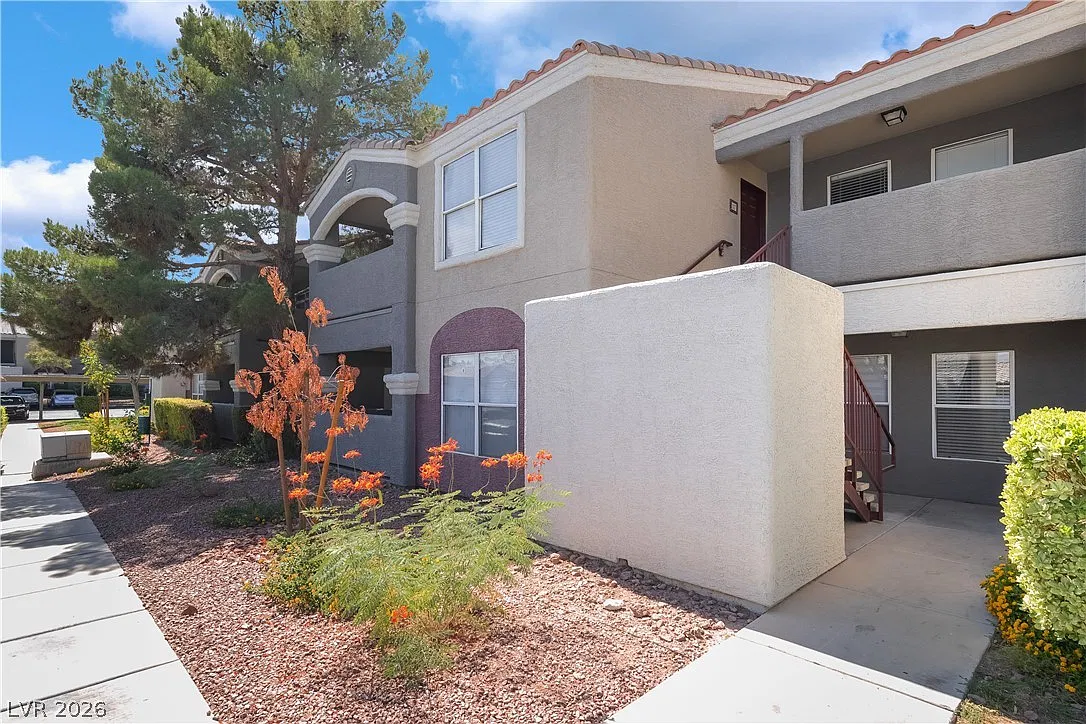 2 bed, 2.0 bath, 1036 sqft, $1,520 — Photo 2