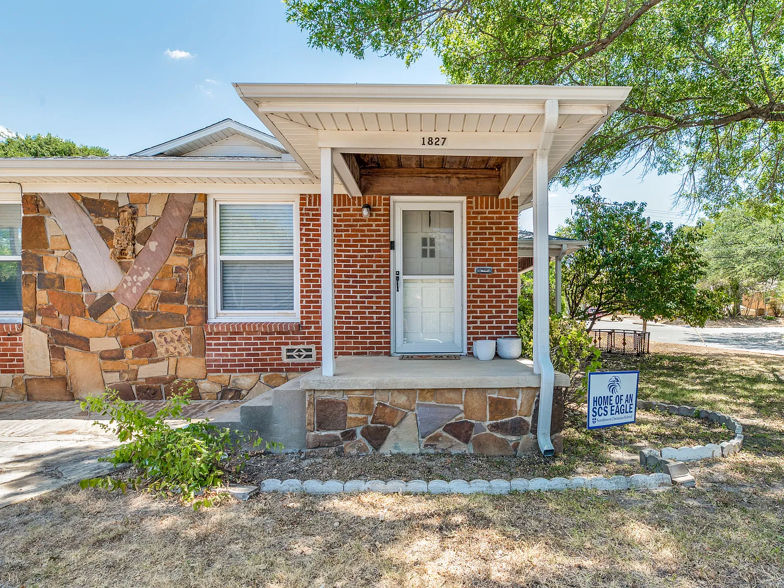 1827 Frederick St — Photo 1