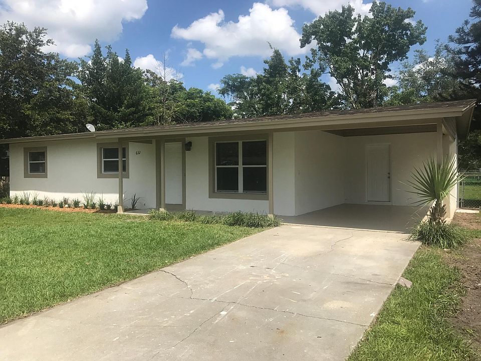 Front of House_Carport