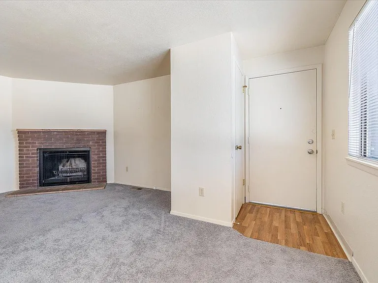 2304 W Canal St — Photo 14