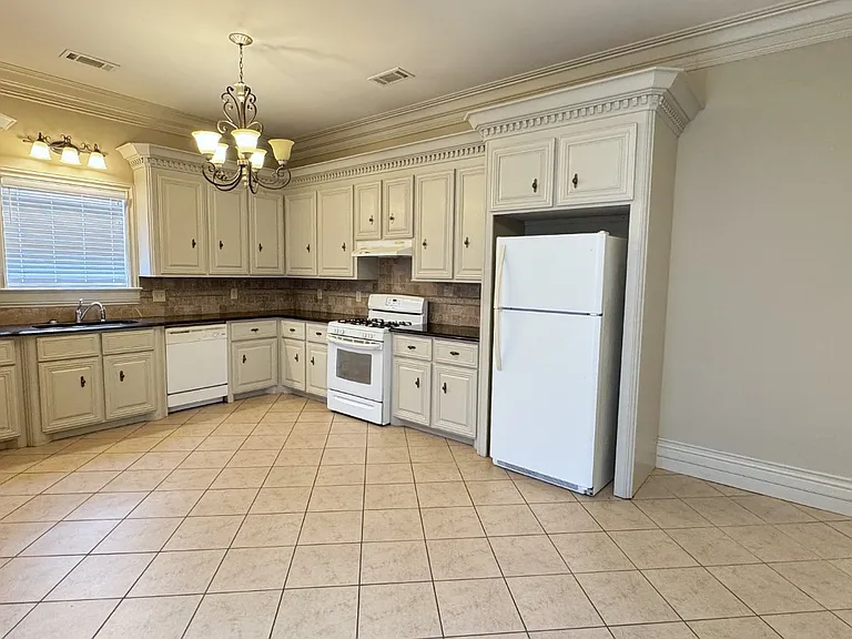 1604 N McGuire Ave #2 — Photo 3