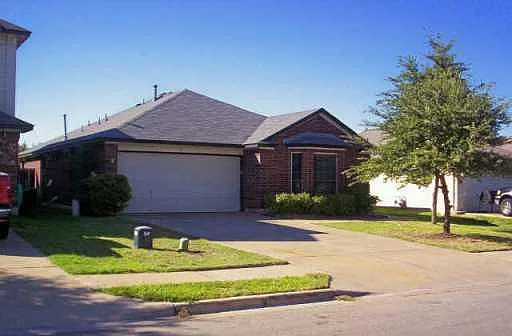 3 bed, 2.0 bath, 1629 sqft, $1,995 — Photo 2