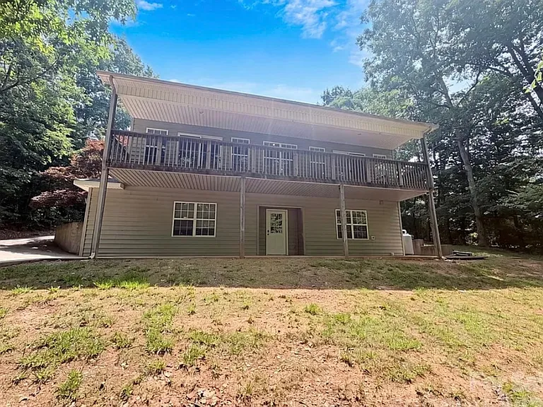 221 Grandview Dr — Photo 8