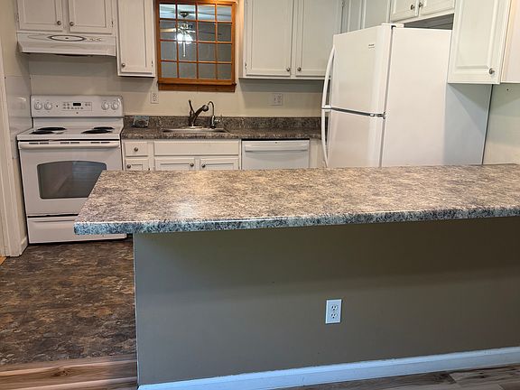 4th image of 2039 Saint Paul Dr #2039