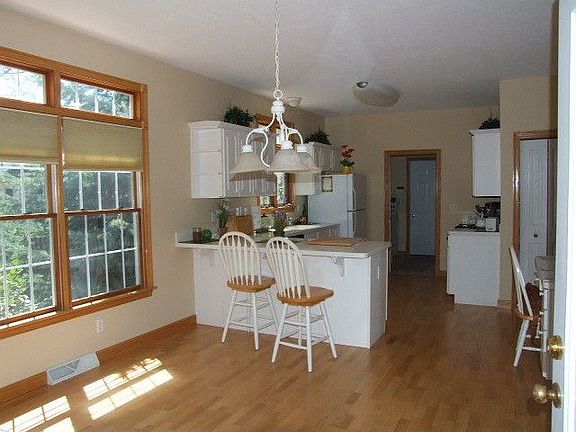 Dinette/Kitchen