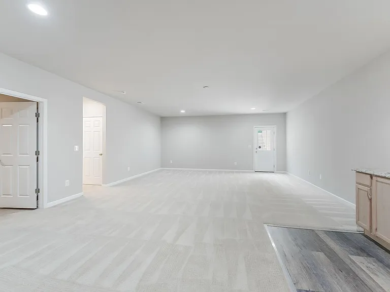 12199 Aster Rd — Photo 43