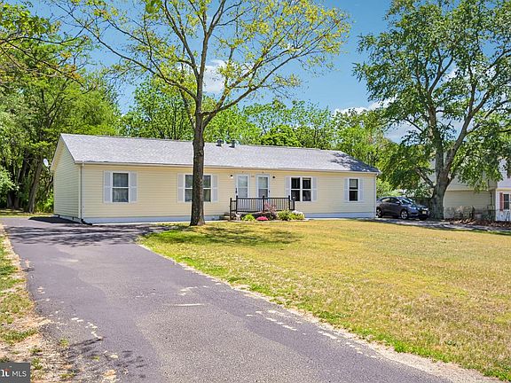 3rd image of 1555 N Orchard Rd