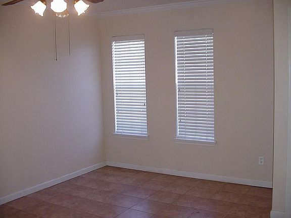 4th image of 918 Overland St