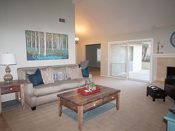 Extra large Living room