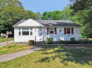 311 Knotty Oak Rd, Coventry, RI 02816