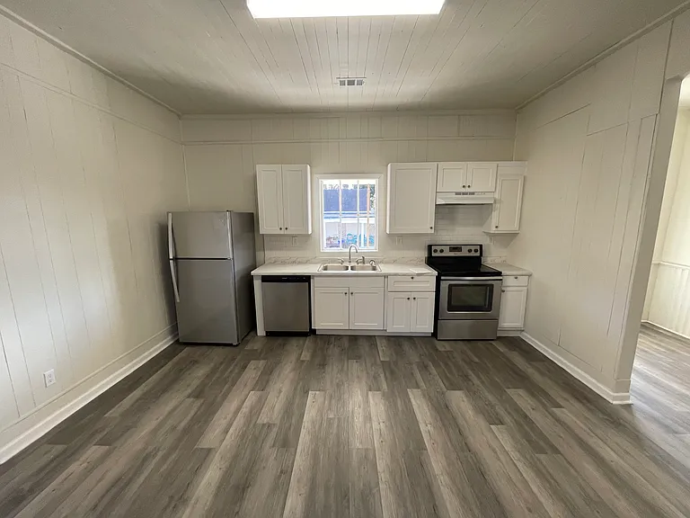 10 Jeter Ave — Photo 4