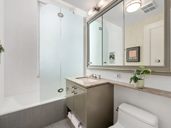 100 Riverside Boulevard image 27 of 37