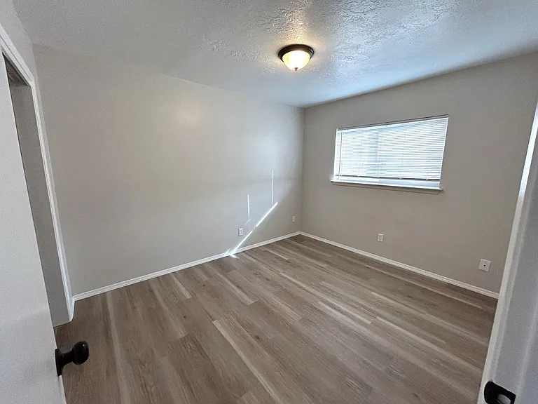 940 Chelwood Park Blvd NE — Photo 8