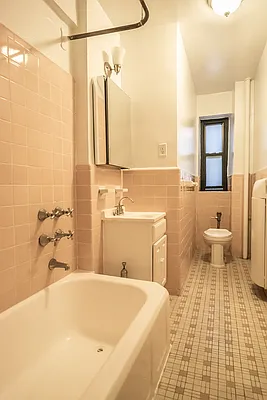 Rented by Metropolitan Equities | media 6