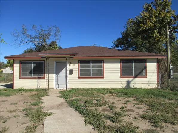 813 Live Oak St, Marlin, TX 76661