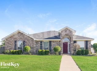 960 High Point Dr, Midlothian, TX 76065