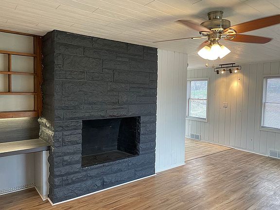 2nd image of 321 NE Northcrest Dr