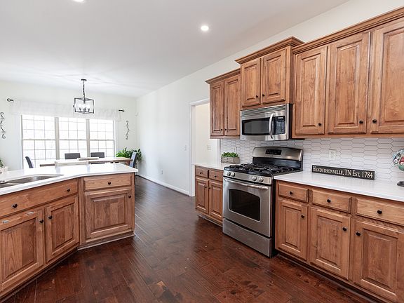 3rd image of 114 Cedar Ridge Ln