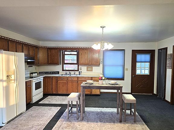 5th image of 710 Madison St