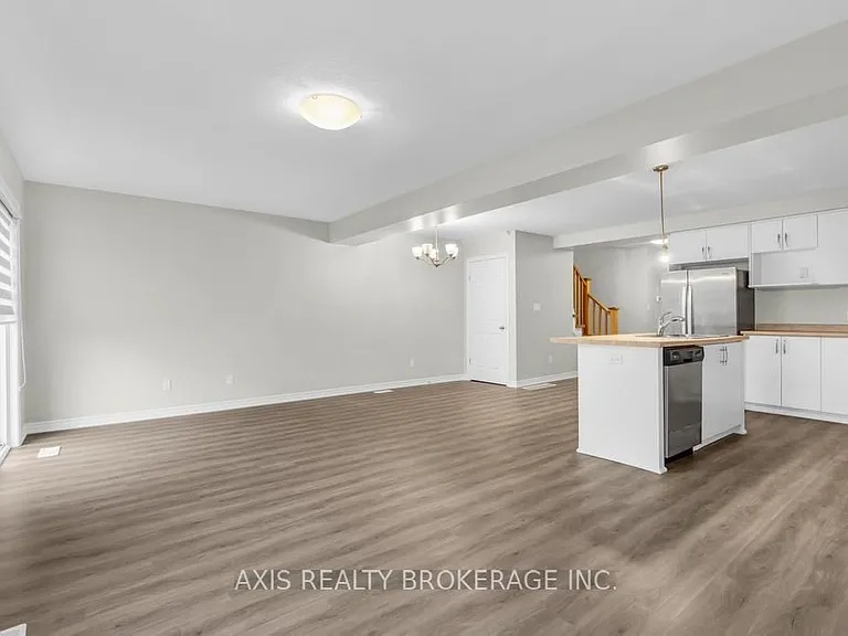 2978 Turner Cres — Photo 17