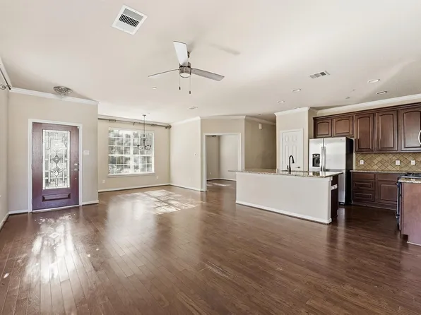 2 Bettina Ln, The Woodlands, TX 77382