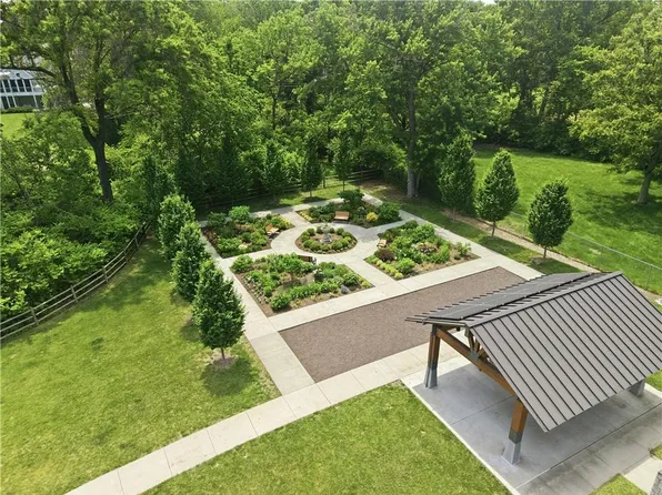 6739 Roe Ave, Prairie Village, KS 66208