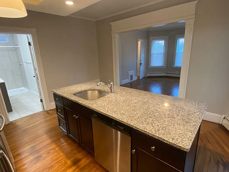 628 Smith St — Photo 3