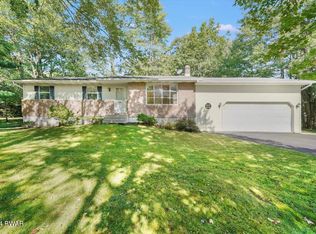 5200 Holiday Dr, Pocono Summit, PA 18346