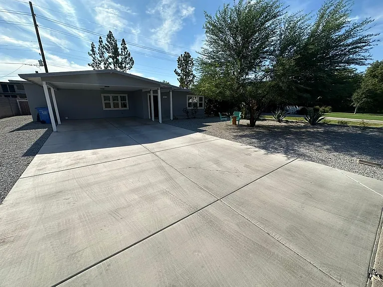 7018 N 14th Dr — Photo 1