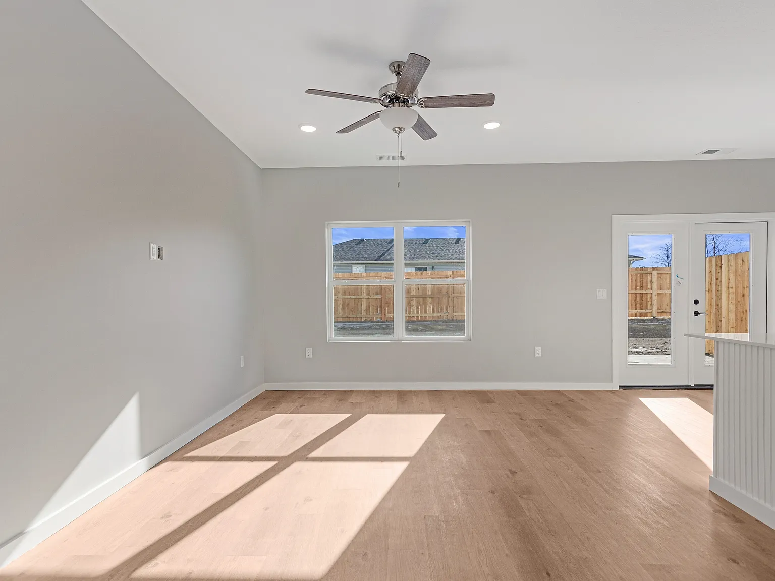100 Saw Creek Dr - B — Photo 2