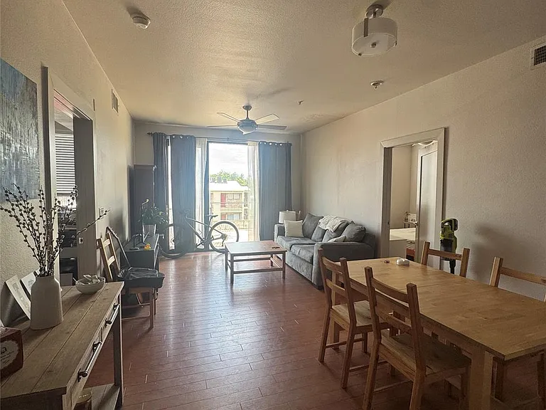 3016 Guadalupe St #302 — Photo 2