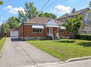 20 Dunsmore Gdns, Toronto, ON M3H 3M2