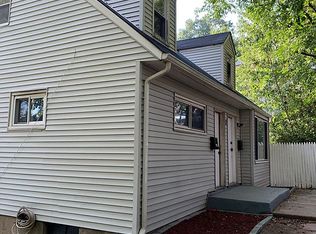 2 Elizabeth St, Ridgefield, NJ 07657