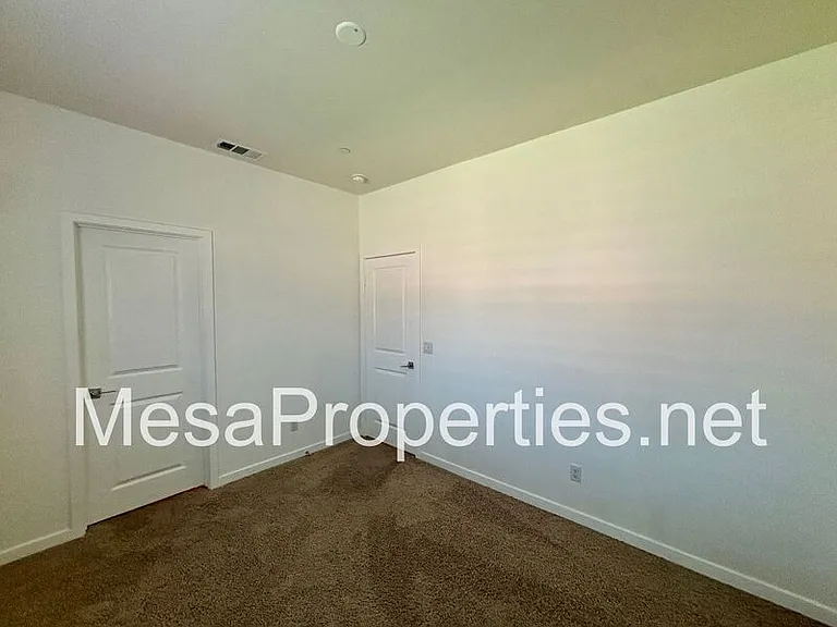 5229 Jarvis Ln — Photo 32