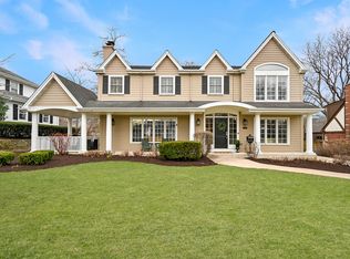 266 Exmoor Ave, Glen Ellyn, IL 60137