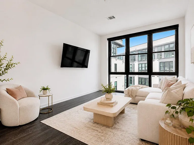 800 Embassy Dr #513 — Photo 5