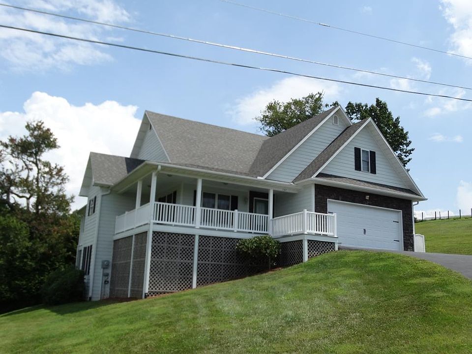 1st image of 107 Carriage Dr
