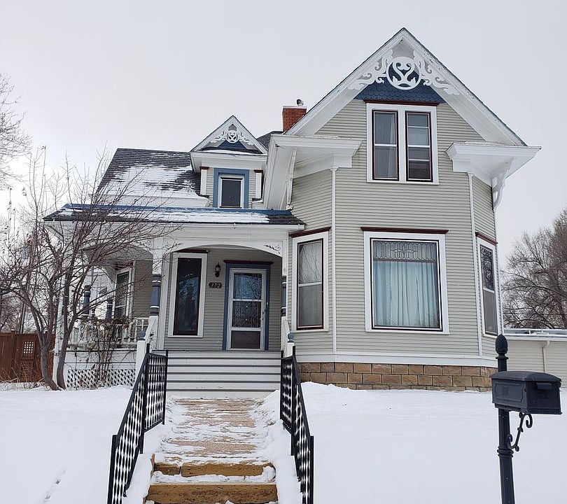1st image of 372 W Loucks St