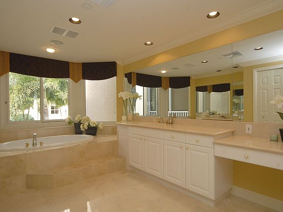 4th image of 7057 Pelican Bay Blvd