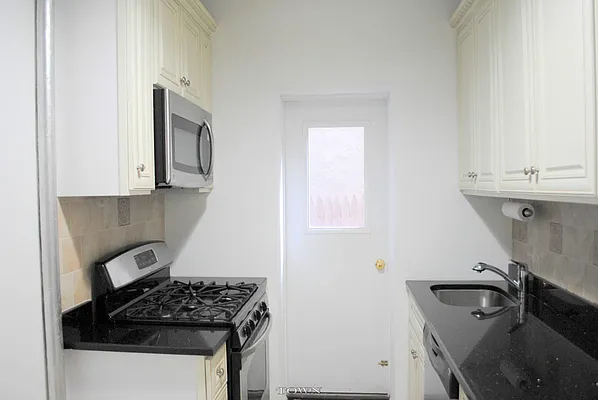 Rented by Town Residential | media 3