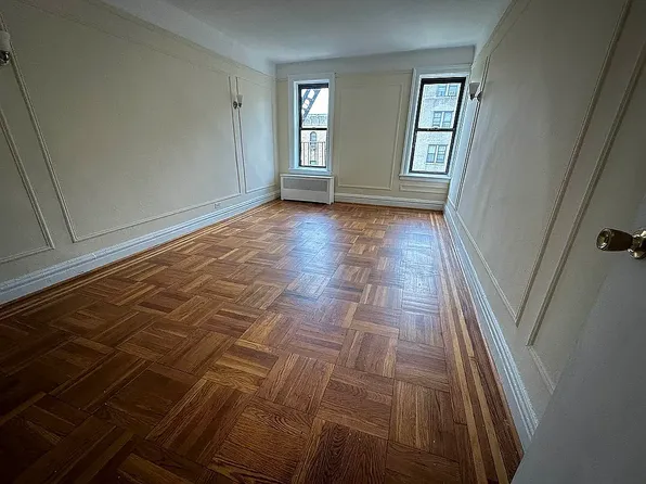 2105 Walton Avenue image 1 of 3
