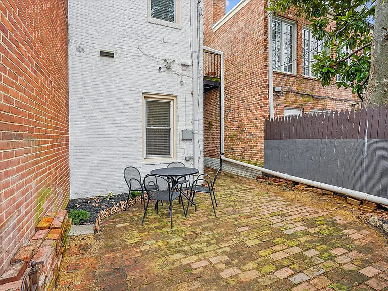 2431 I St NW #A — Photo 20
