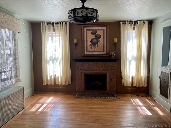 3rd image of 23 Waller Ct