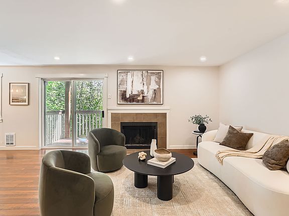 3rd image of 3018 128th Ave SE APT 10