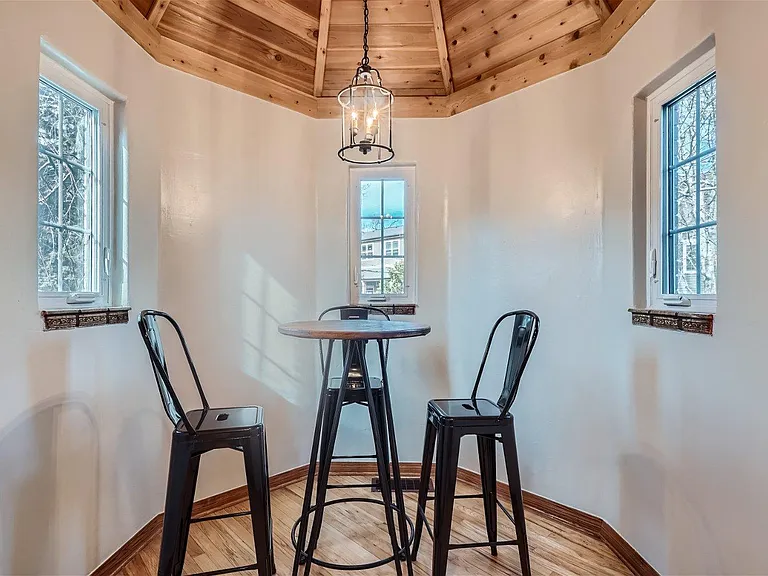 695 Ash St — Photo 10