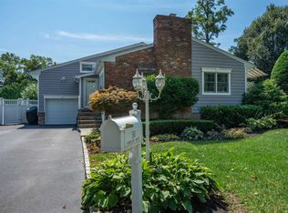 50 Radcliff Dr, Huntington, NY 11743