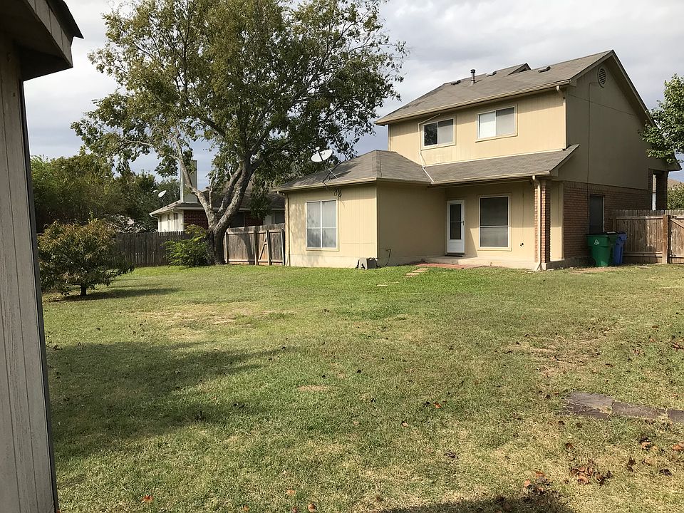 2nd image of 1505 Blue Willow Ct