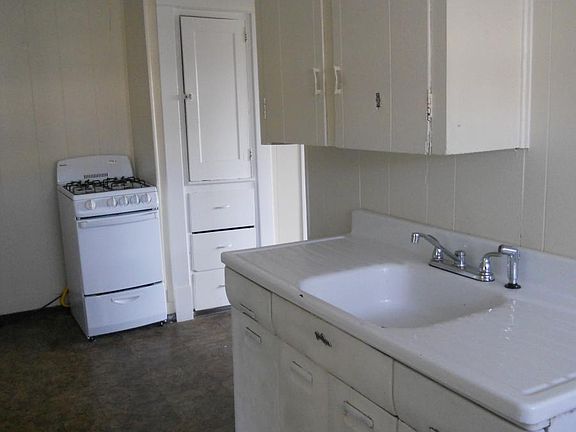 4th image of 2720 Main St APT 3